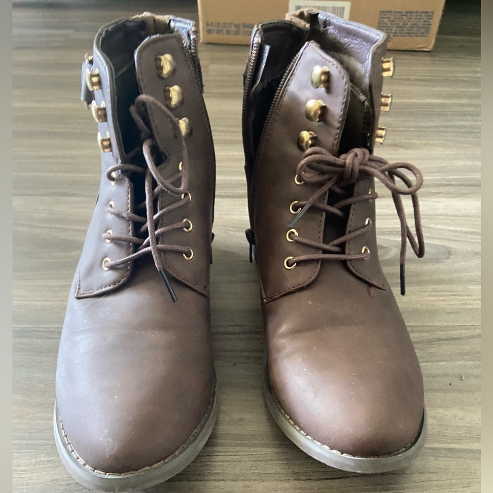 Streetwear Society Brown Boots with Gold Accents
